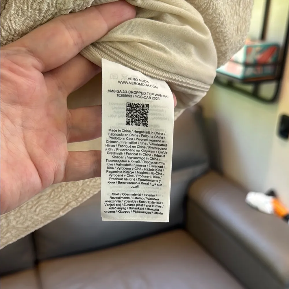 NWT VERA MODA Cream Puff Sleeve Top size Medium - Image 6