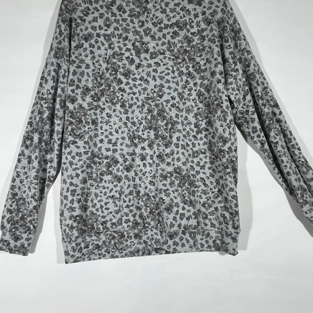 ATHLETA STUDIO TO STREET SPLATTER SWEATSHIRT ANIMAL PATTERN SZ M GRAY‎ PREOWNED - Image 2