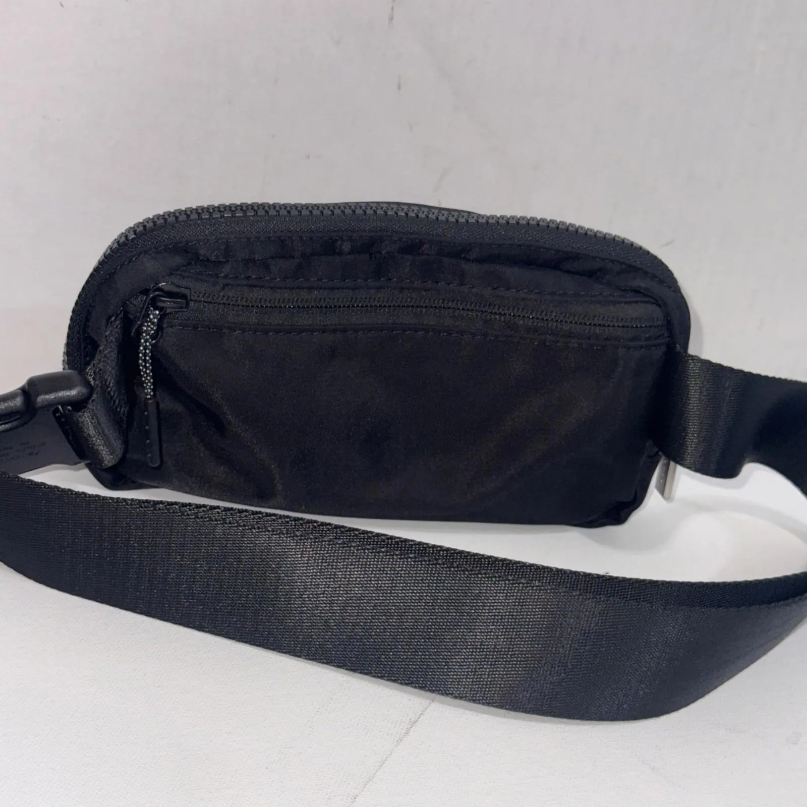 Lululemon Everywhere Belt Bag Fanny Pack Travel Pouch Adjustable Strap Waist Pac Black - Image 2