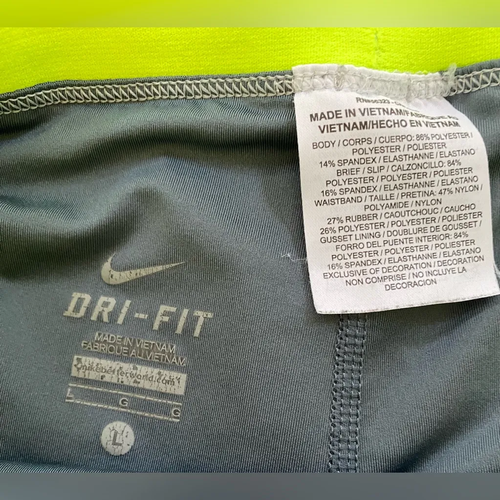 Nike Dri Fit Women’s Sz L Flex 2 in 1 Wolf Gray/Volt Speckled‎ Running Shorts - Image 4