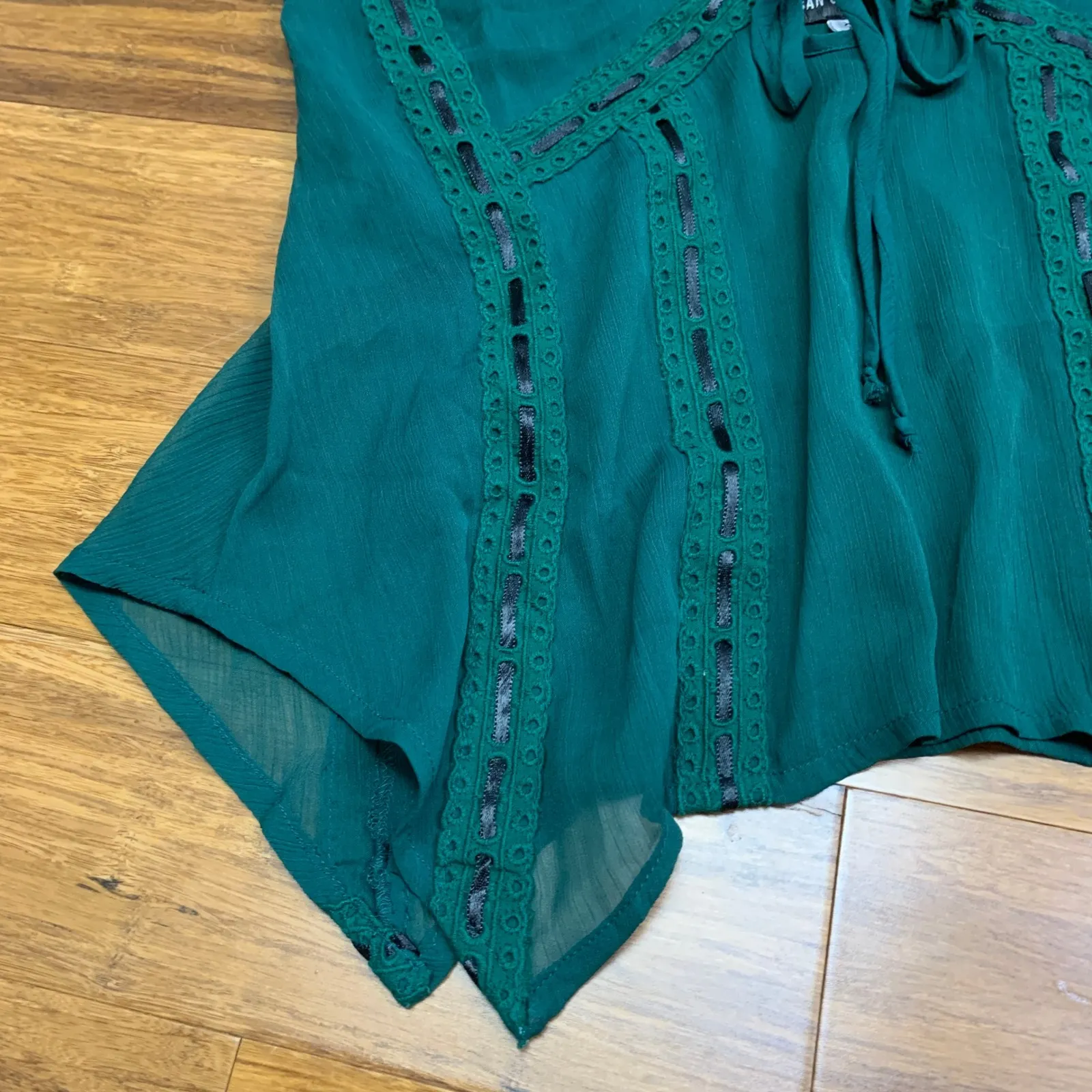 Urban Outfitters Green Crochet Trim V Neck Tank Top Handkerchief Women's Size XS - Image 3