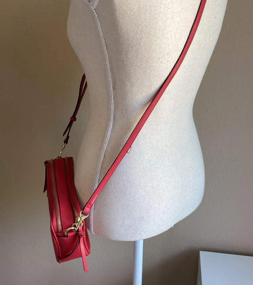 Red crossbody camera bag from Italy, faux leather - Image 5