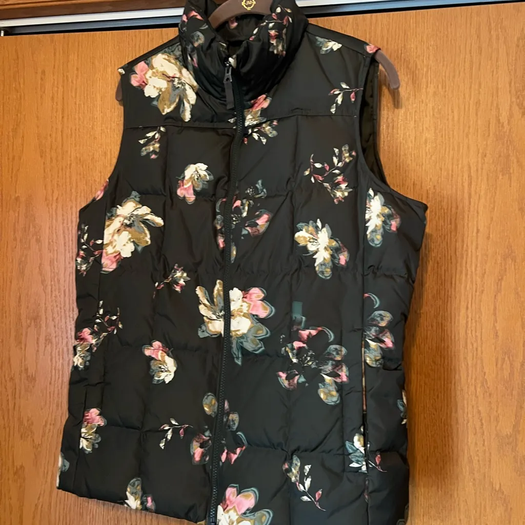 Lands' End olive Floral Vest down filled size medium - Image 3