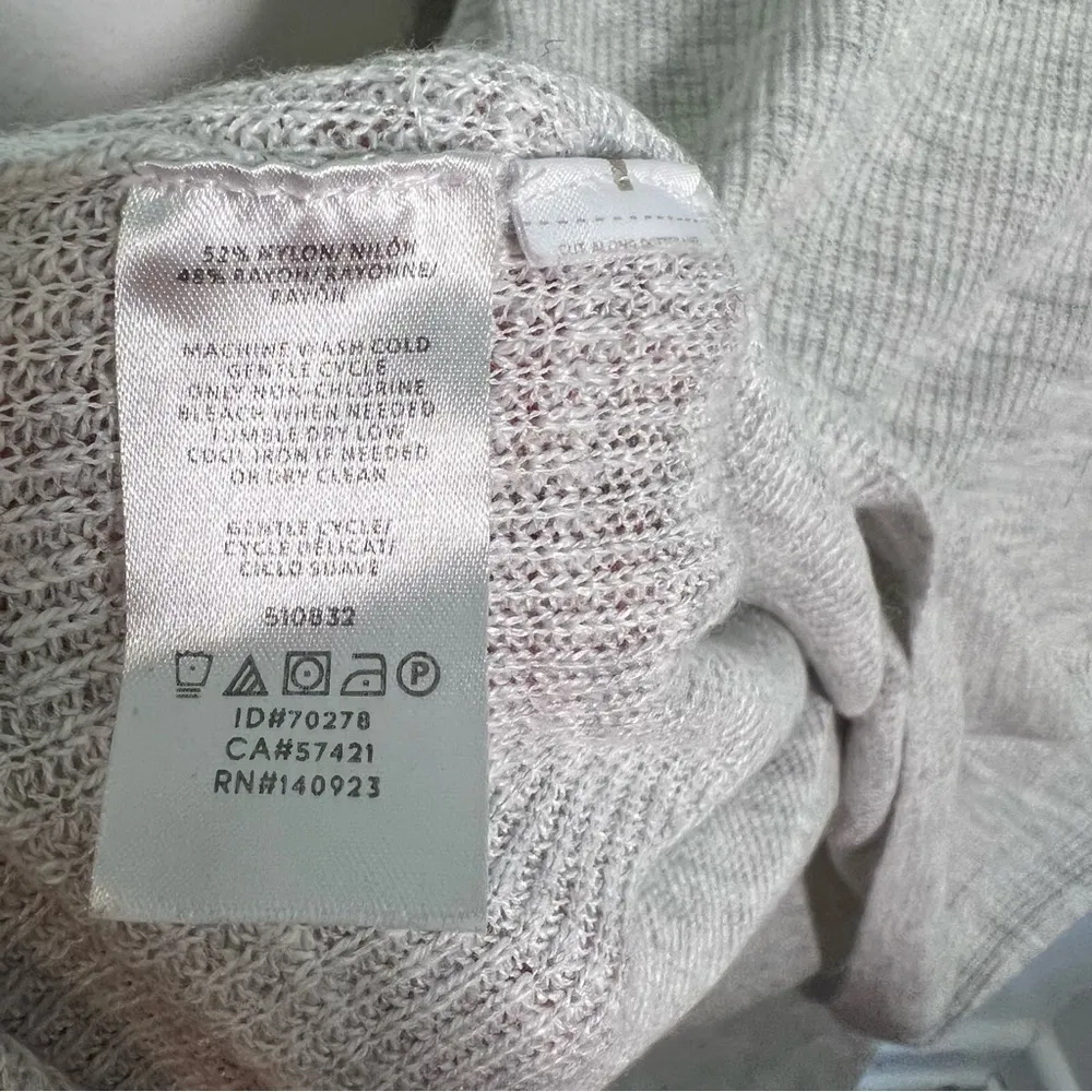 Lou & Grey V-Neck Tunic Sweater Light Heather Gray - Image 12