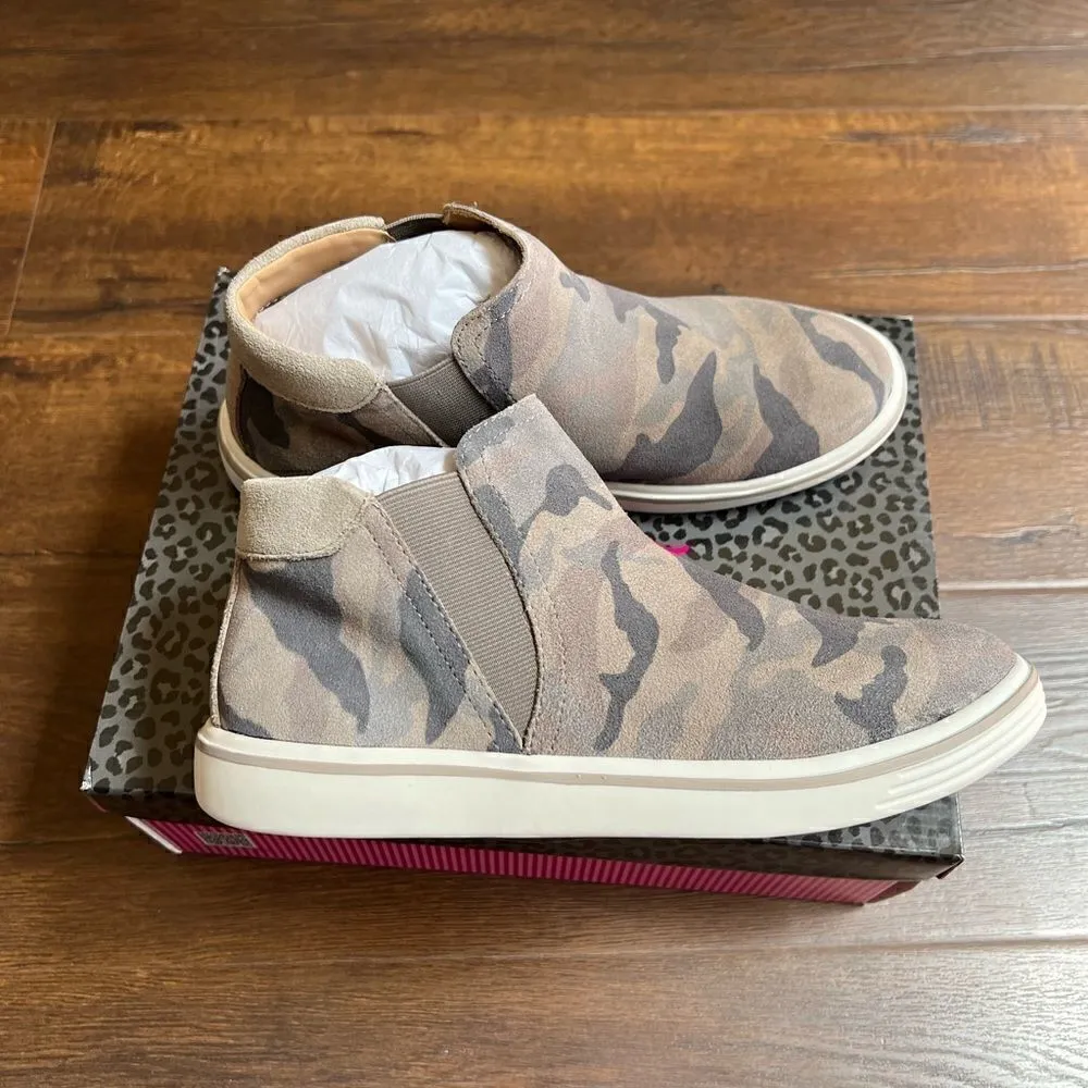 Me Too camo ankle booties - Image 2