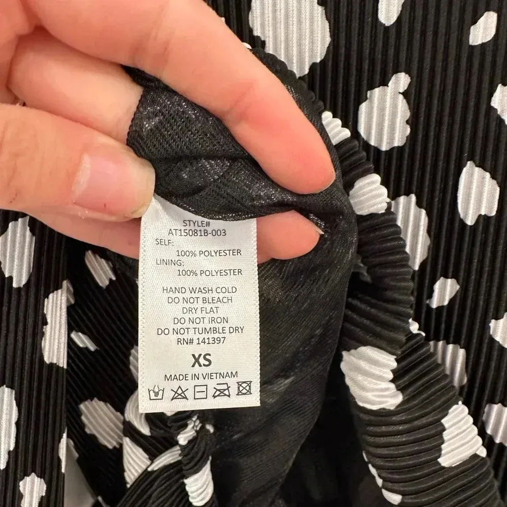 ASTR The Label Black White Ribbed Dalmatian Surplice Wrap Crop Blouse Sz XS - Image 4