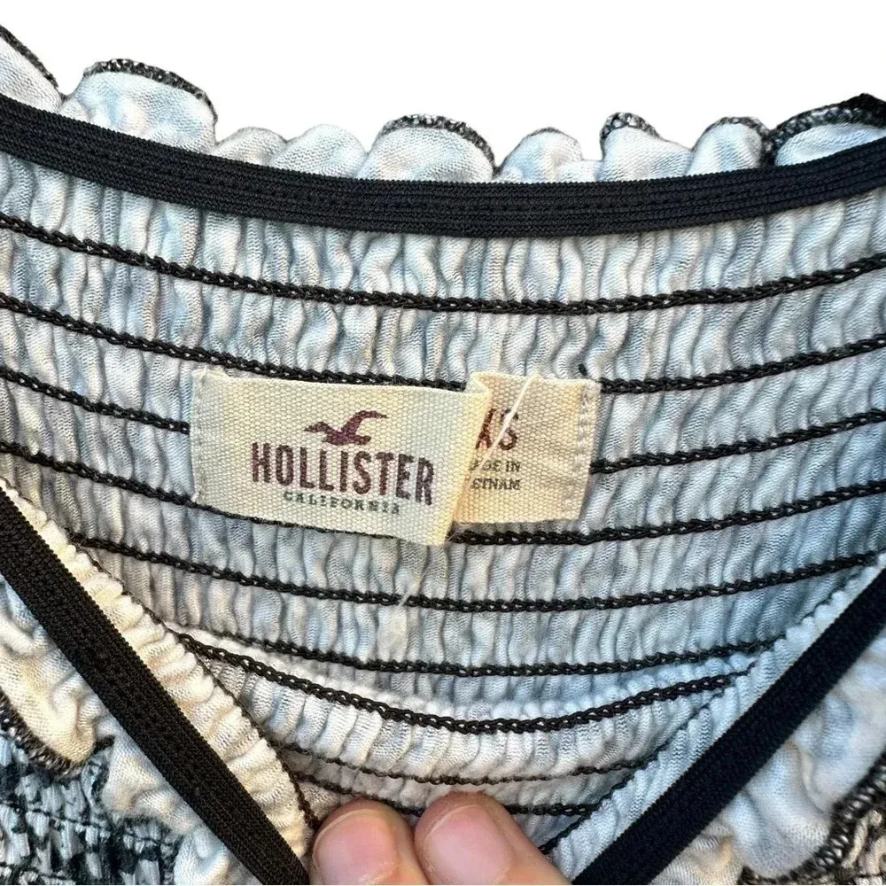 Hollister women's XS black and white floral dress - Image 2