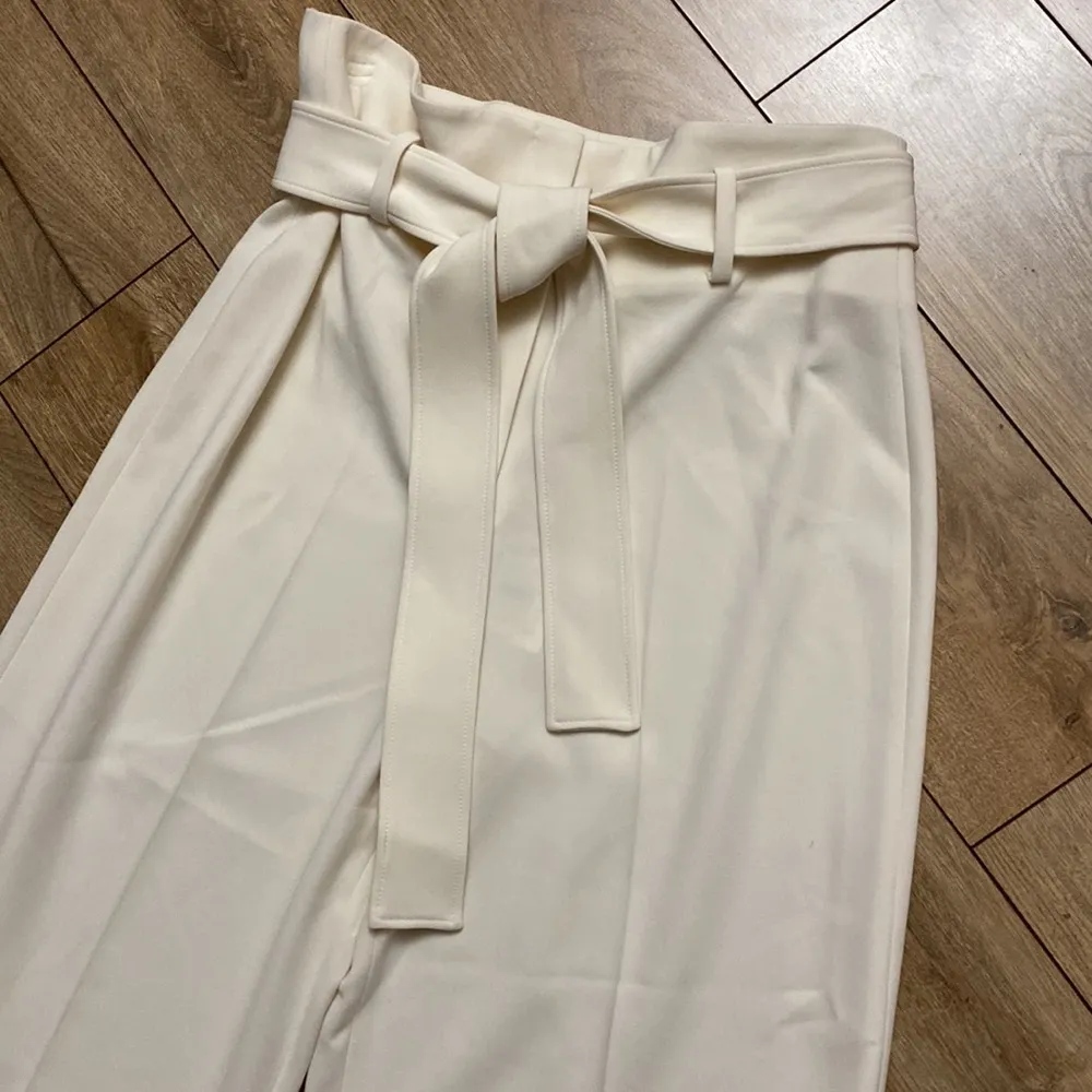 Theory NWT  Belted Cropped Pant in Crepe - Image 5