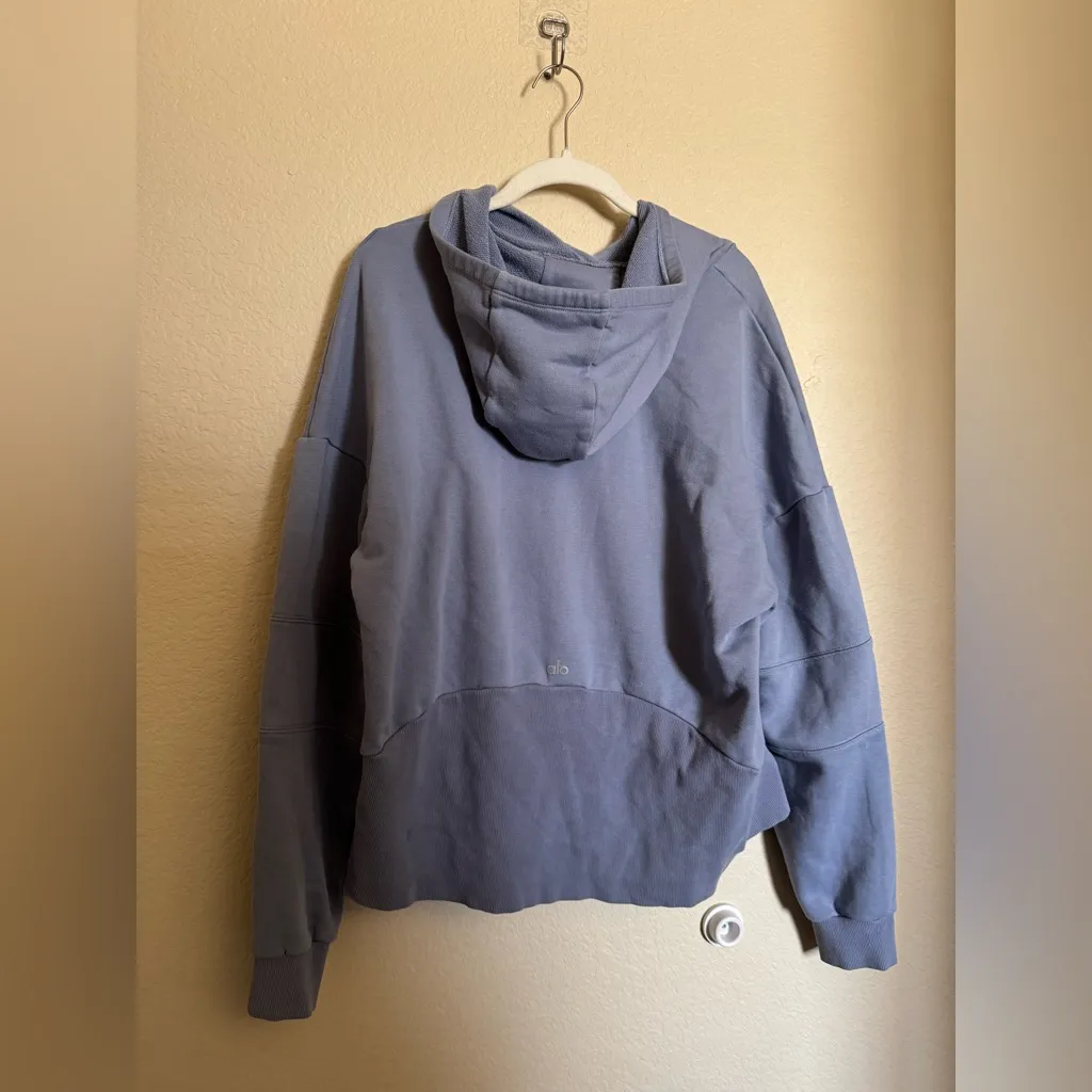 Alo Yoga  interval hoodie size medium in blue moon - Image 5