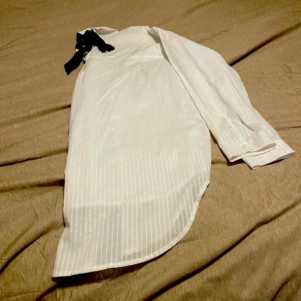 Elegant White Button-Down Shirt with Stylish Black Tie Back - Image 3