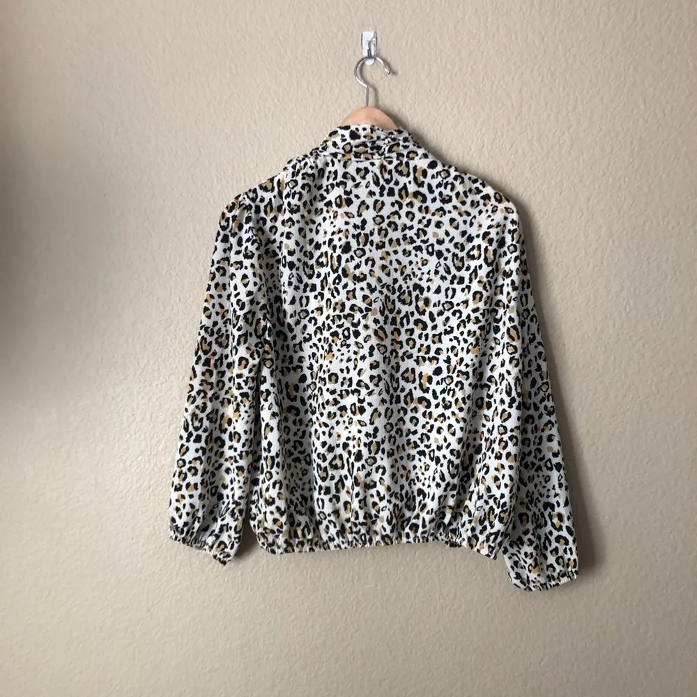 Miley & Molly leopard print surplice top - Image 3