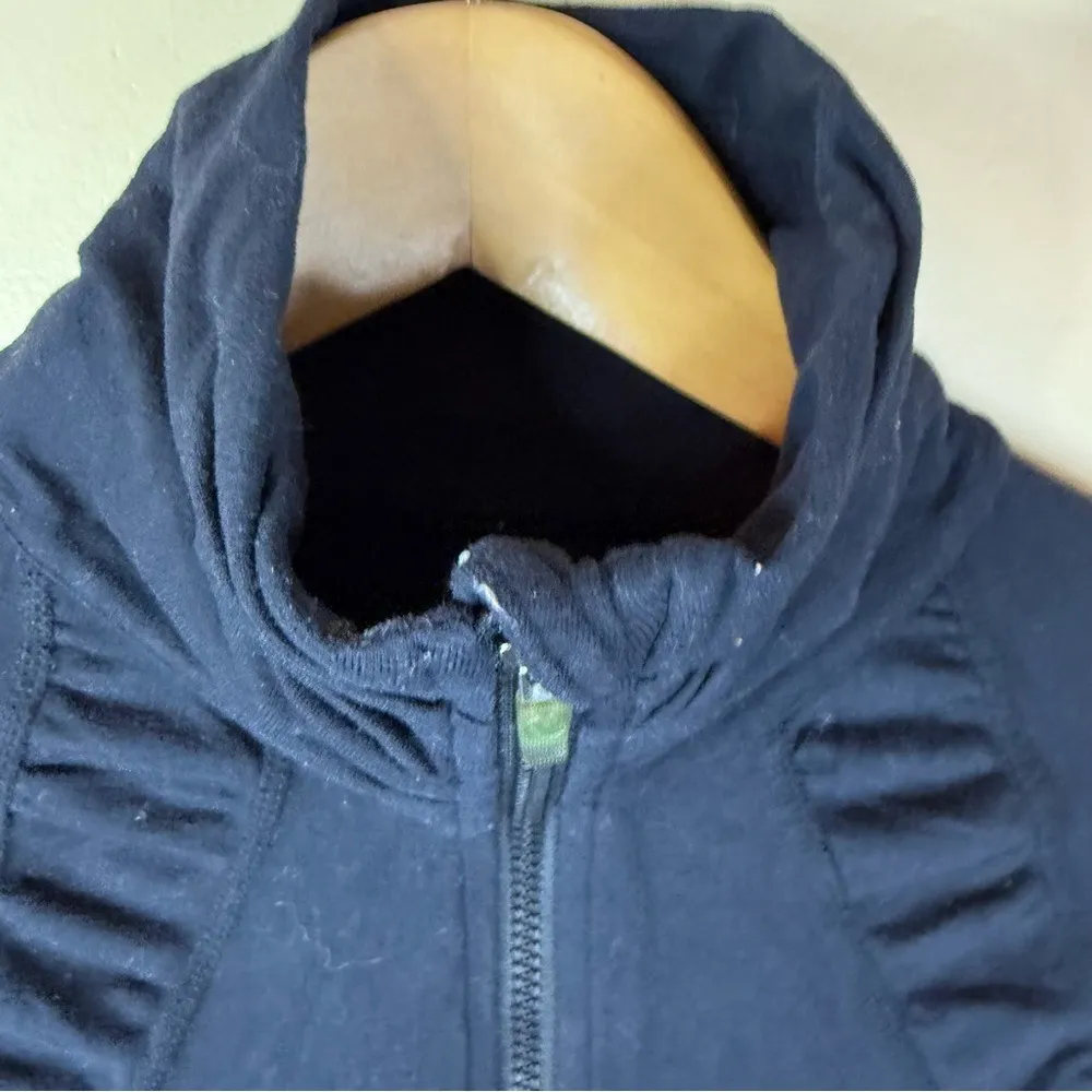 Lululemon Womens 1/2 Zip Size 6 Black Track Jacket GUC Ruffle Neck‎ Thumbholes - Image 2