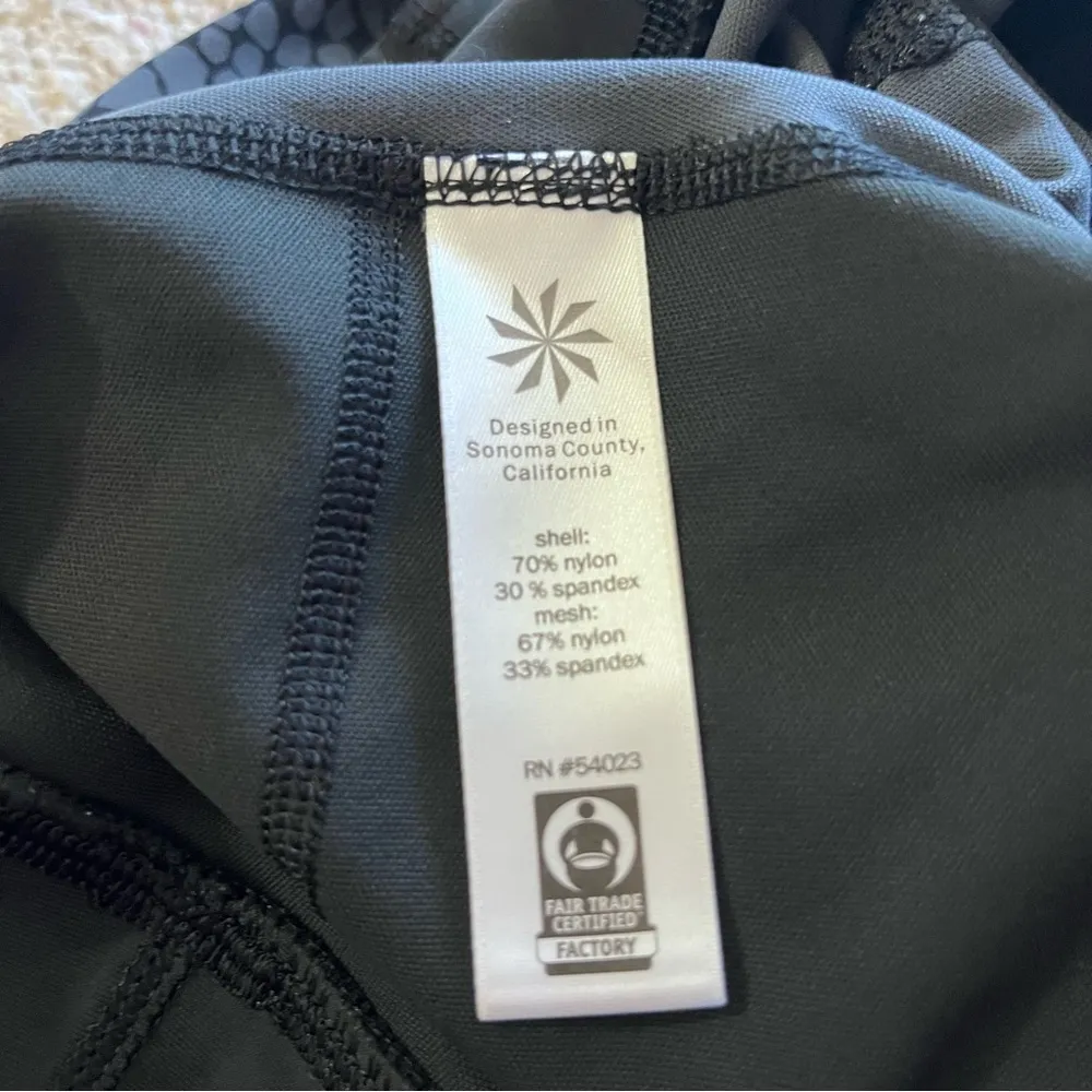 Crocodile Stealth TruCool Capri Leggings Medium - Image 9