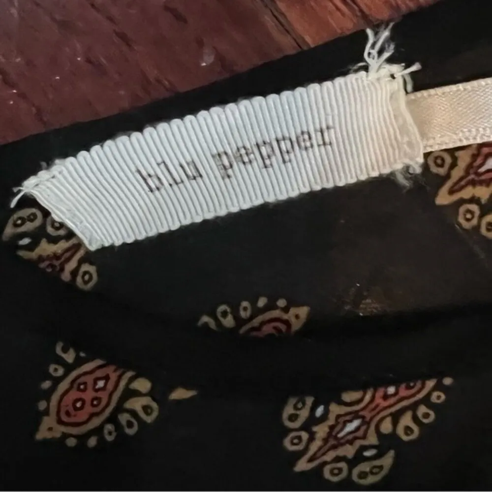 boHo print semi sheer long sleeve top size small - Image 7