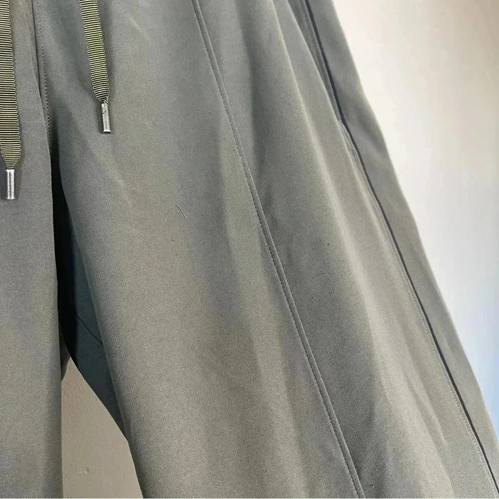 Lululemon On the Right Track Pant Size 10 Dark Olive / Black - Image 6