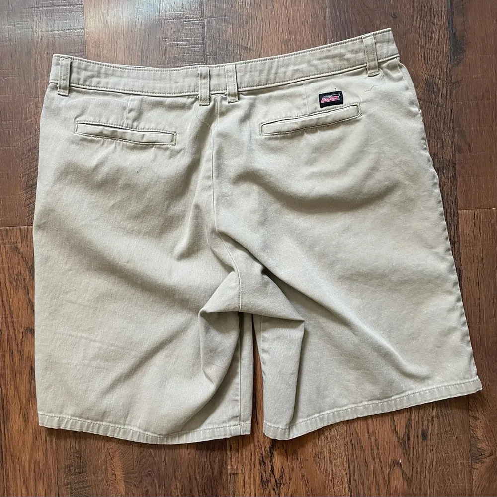 DICKIES relaxed khaki shorts, size 12 - Image 2