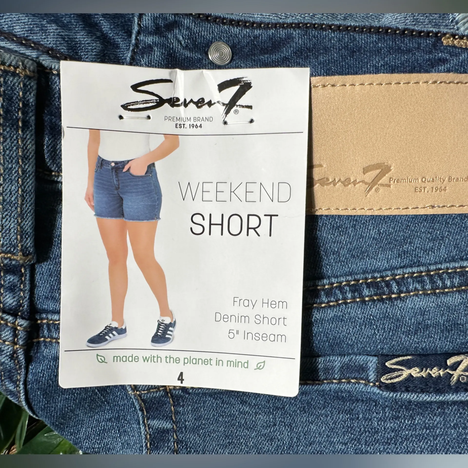 Seven7 Weekend Short Denim Shorts Size 4 NWT - Image 4