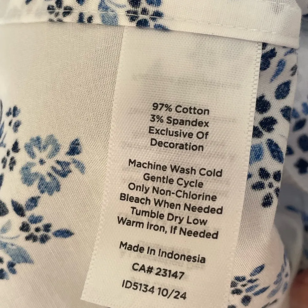 Talbots - Non-Iron Perfect Shirt - Lush
Bouquets | Floral Blue and White - Image 6