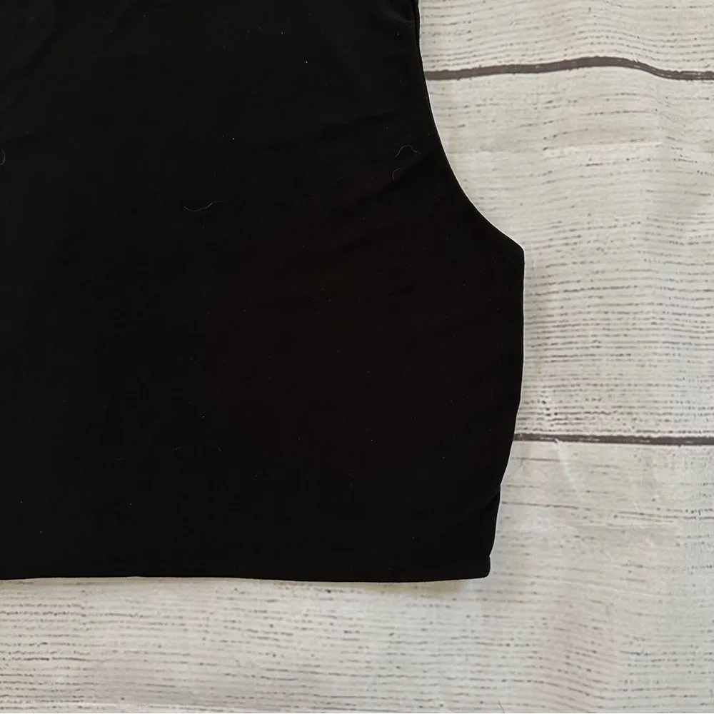 pretty little thing black sleeveless crop size 4 - Image 12