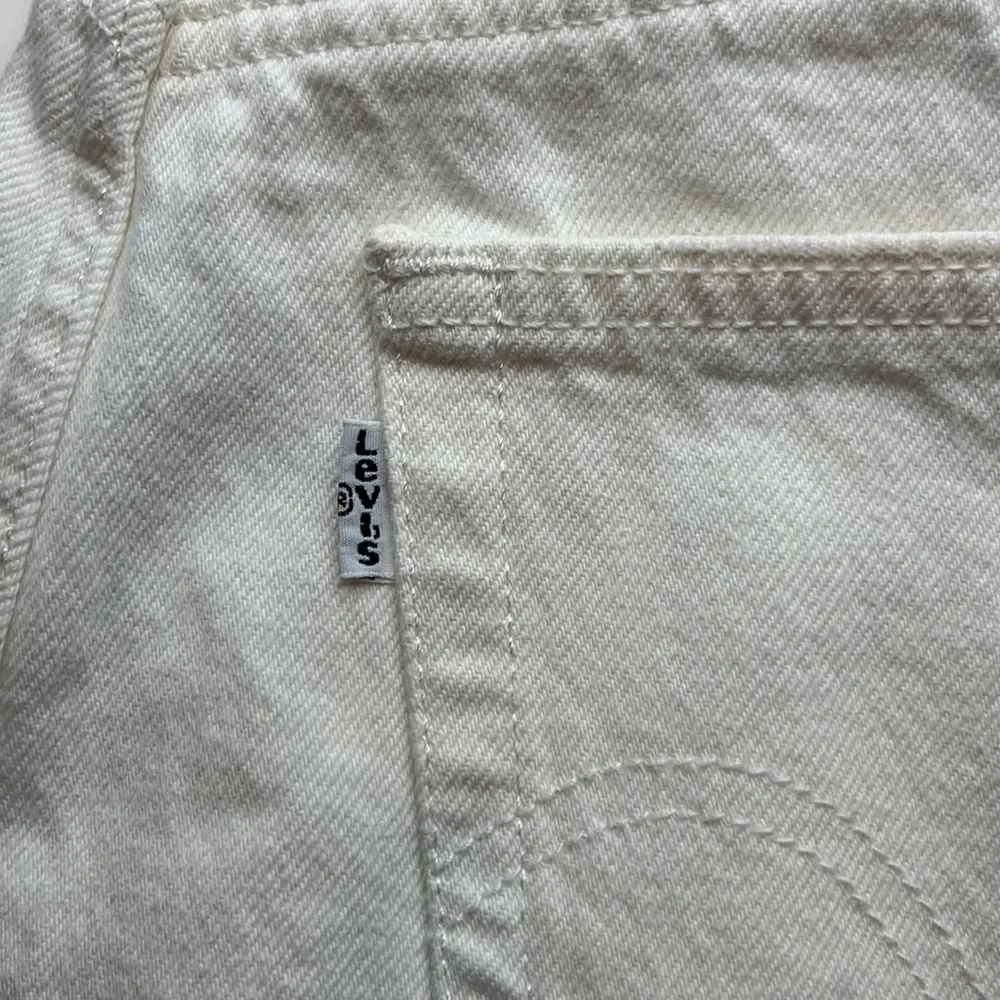 Levi’s High Waisted Mom Shorts Size 34 - Image 11