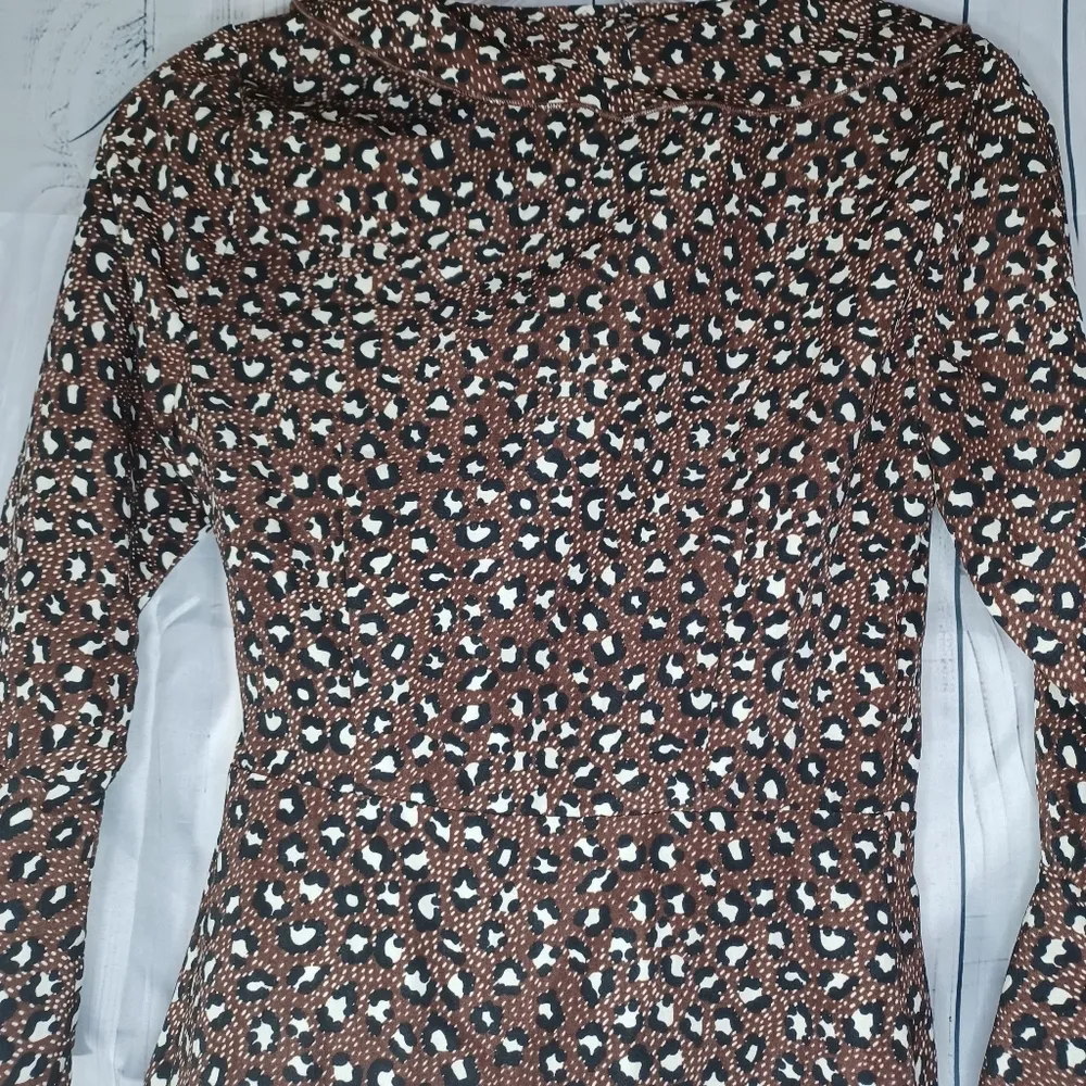 Pretty Little Thing Brown Cheetah Print bell sleeve Wrap Dress - Image 11