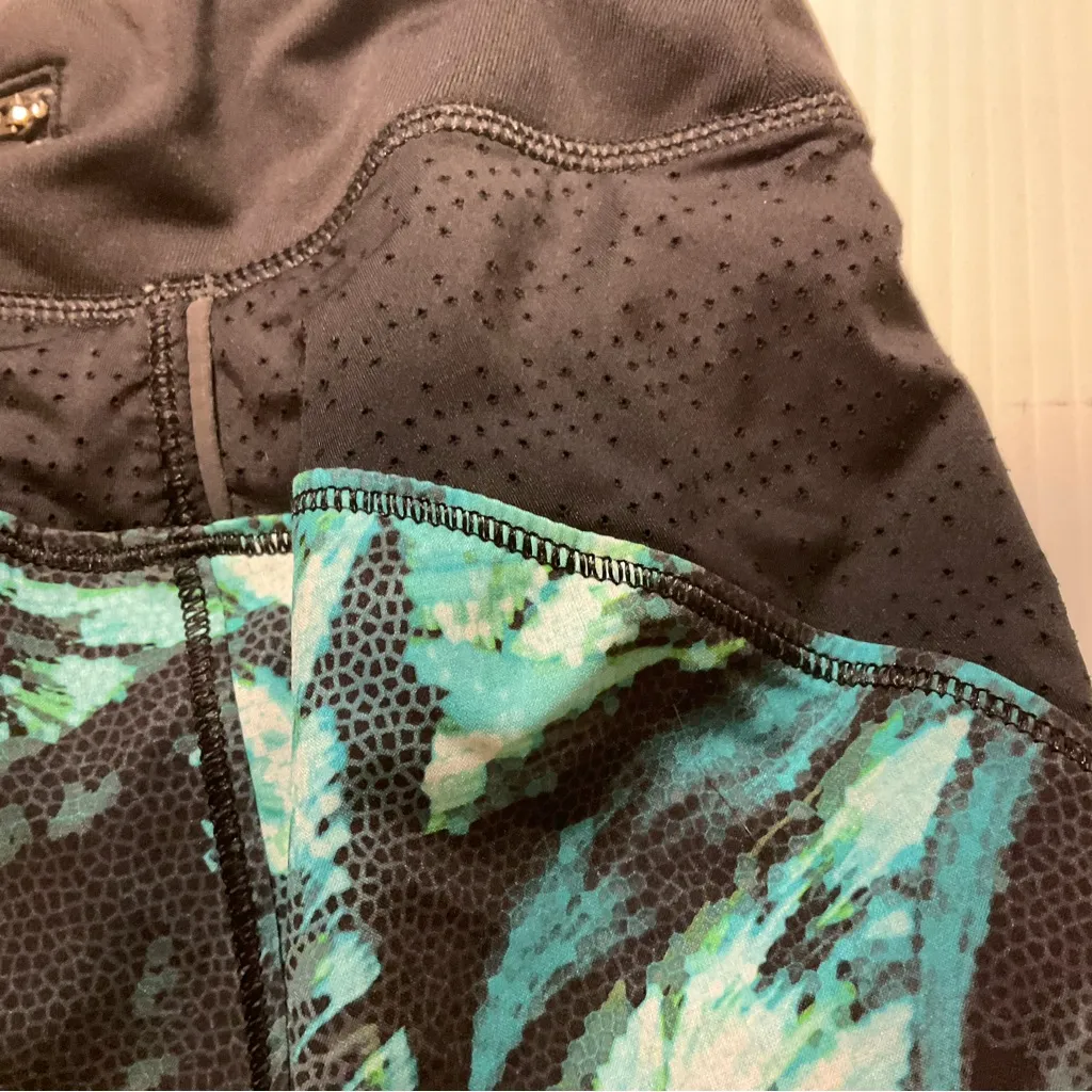 Athleta Women Sz S Track This Run Nepali Teal Green Black 3” Athletic Shorts - Image 7