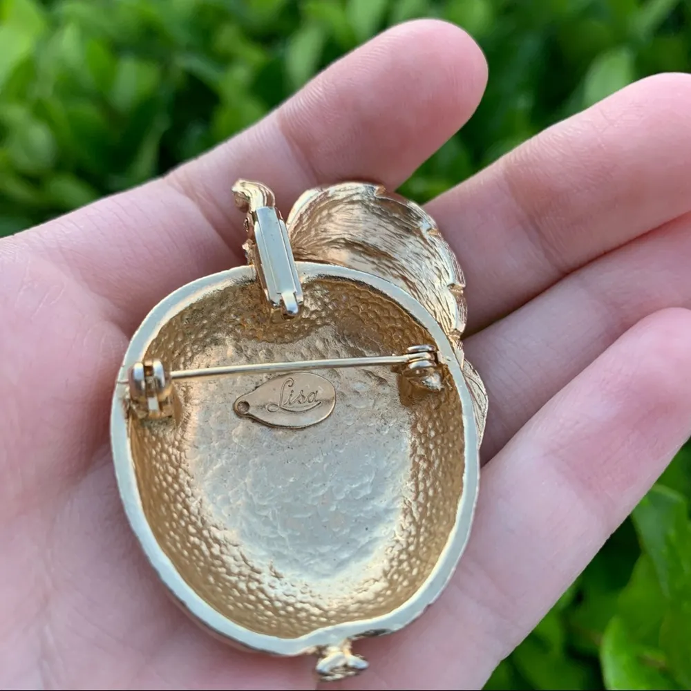 Vintage Gold Sarah Coventry Apple Brooch Large/Heavy w/ Leaf // FLAW! SEE BELOW! - Image 6