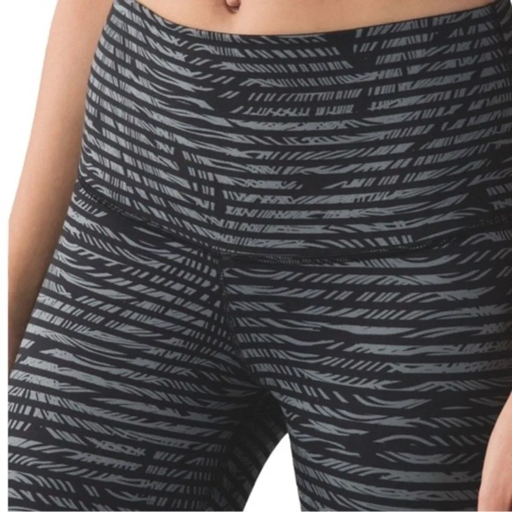 Lululemon Wunder Under Crop II Full-On Luon Roll Down Leggings Gray Palms Size 4 - Image 10