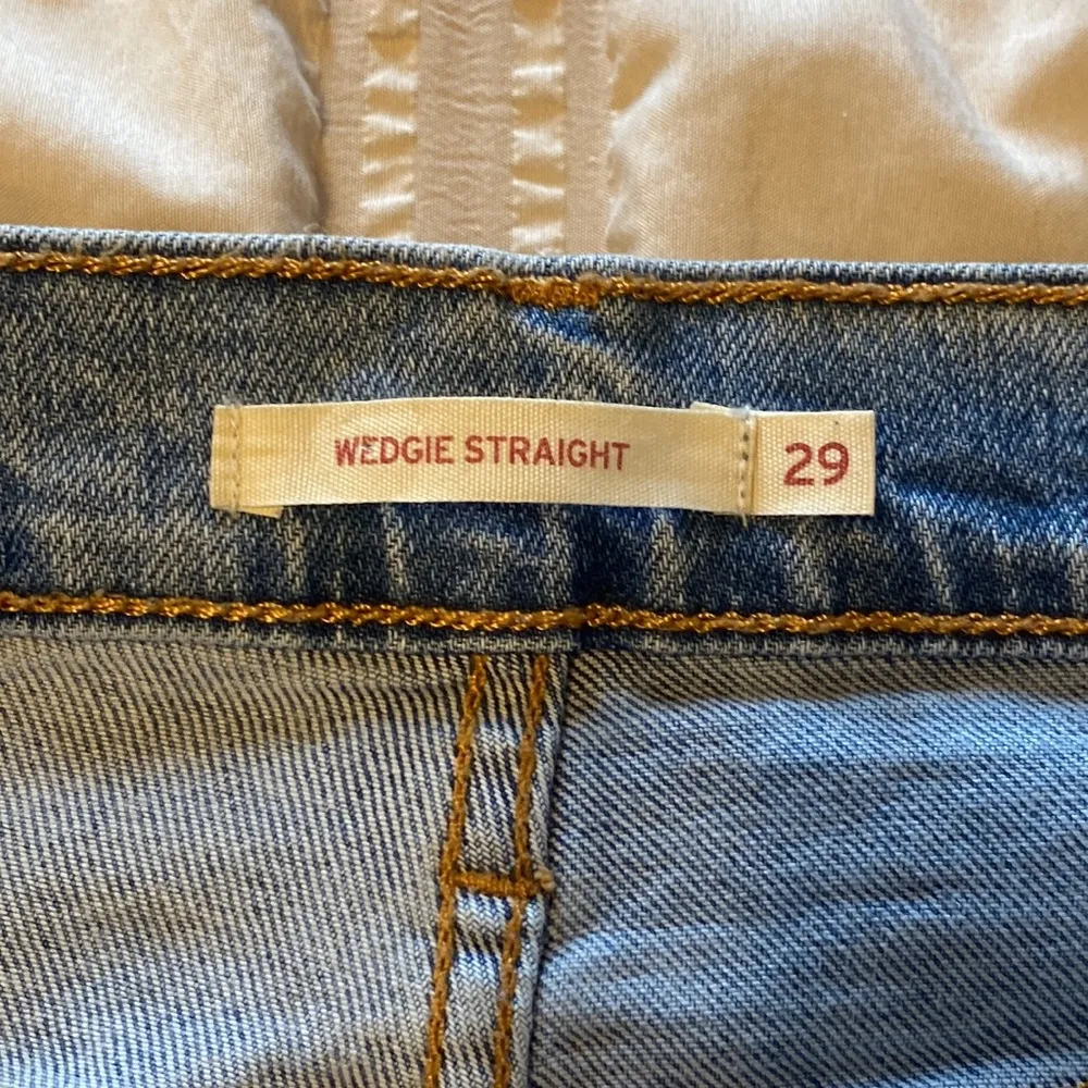 Levi Levi’s Wedgie Straight Frayed Hem Jeans - Image 6