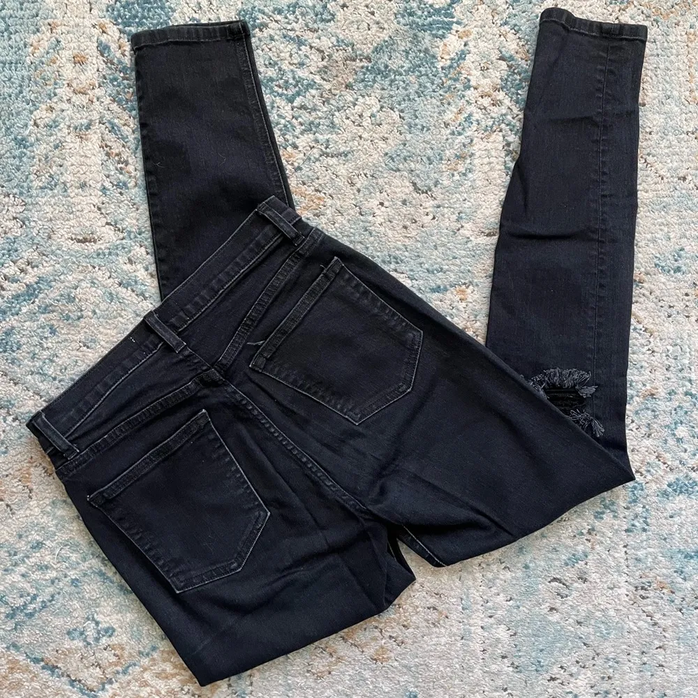[Reformation Jeans] High & Skinny Jean in Faded Black Destroyed- Size 27 - Image 5