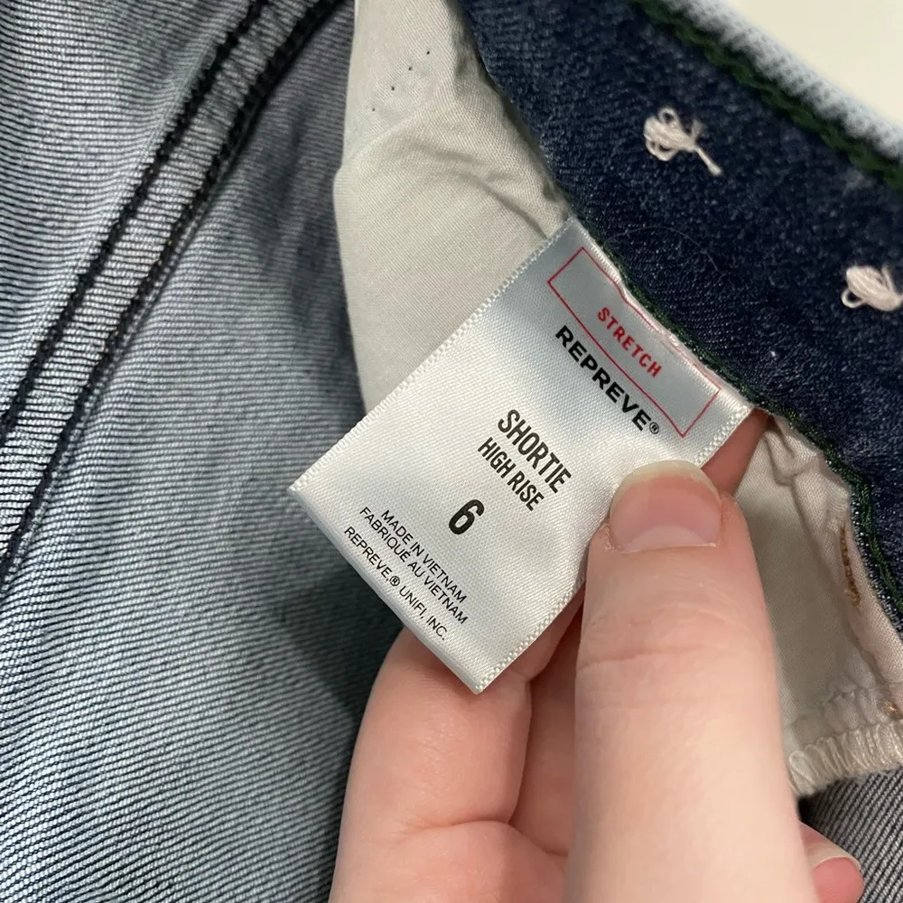 Express Two Tone Stripe Stretch Repreve Raw Hem Shortie High Rise Women’s Size 6 - Image 4