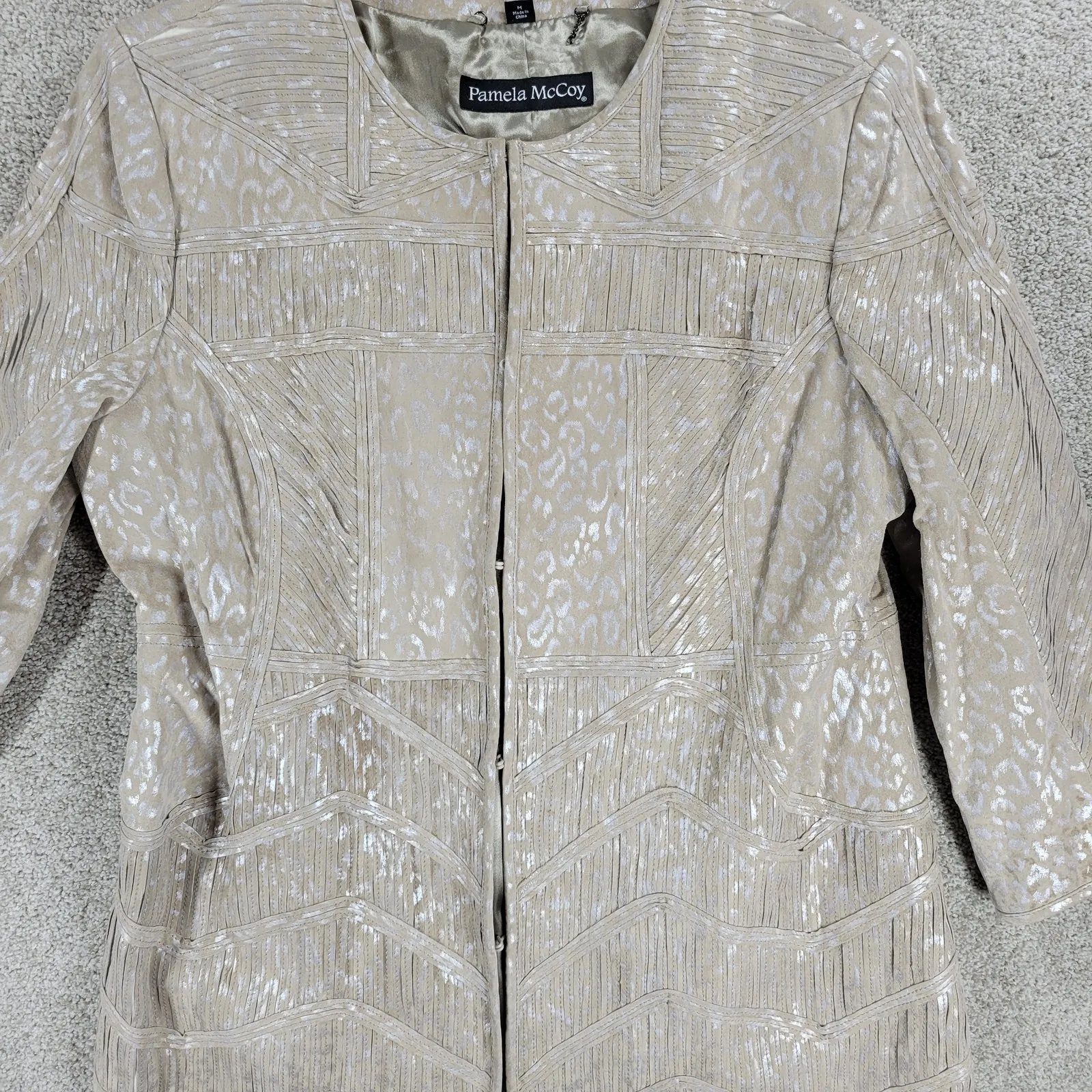 Pamela McCoy Leather‎ Jacket Womens M Cream Silver Animal Print Banded Longline Size M - Image 6