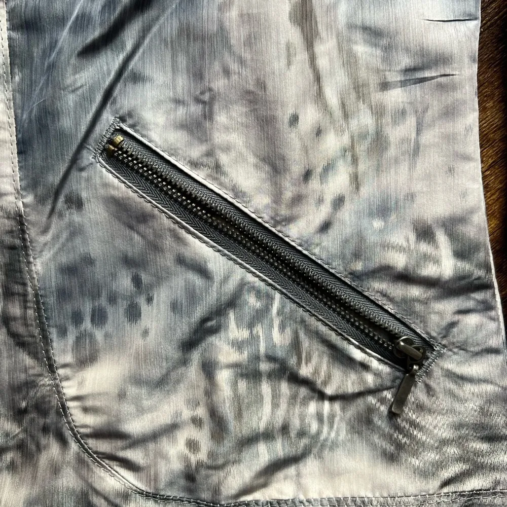 Zenergy by Chico’s woman’s lightweight jacket. Chicos size: 1, or M/8. Gray Size undefined - Image 3