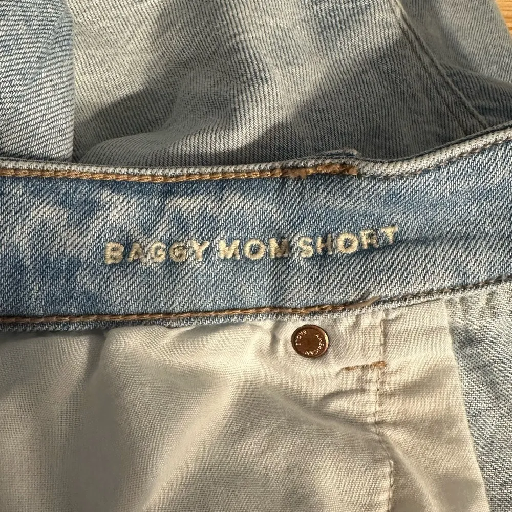 American Eagle Ripped Baggy Mom Denim Shorts sz 18 Ripped Distressed Light Wash - Image 13