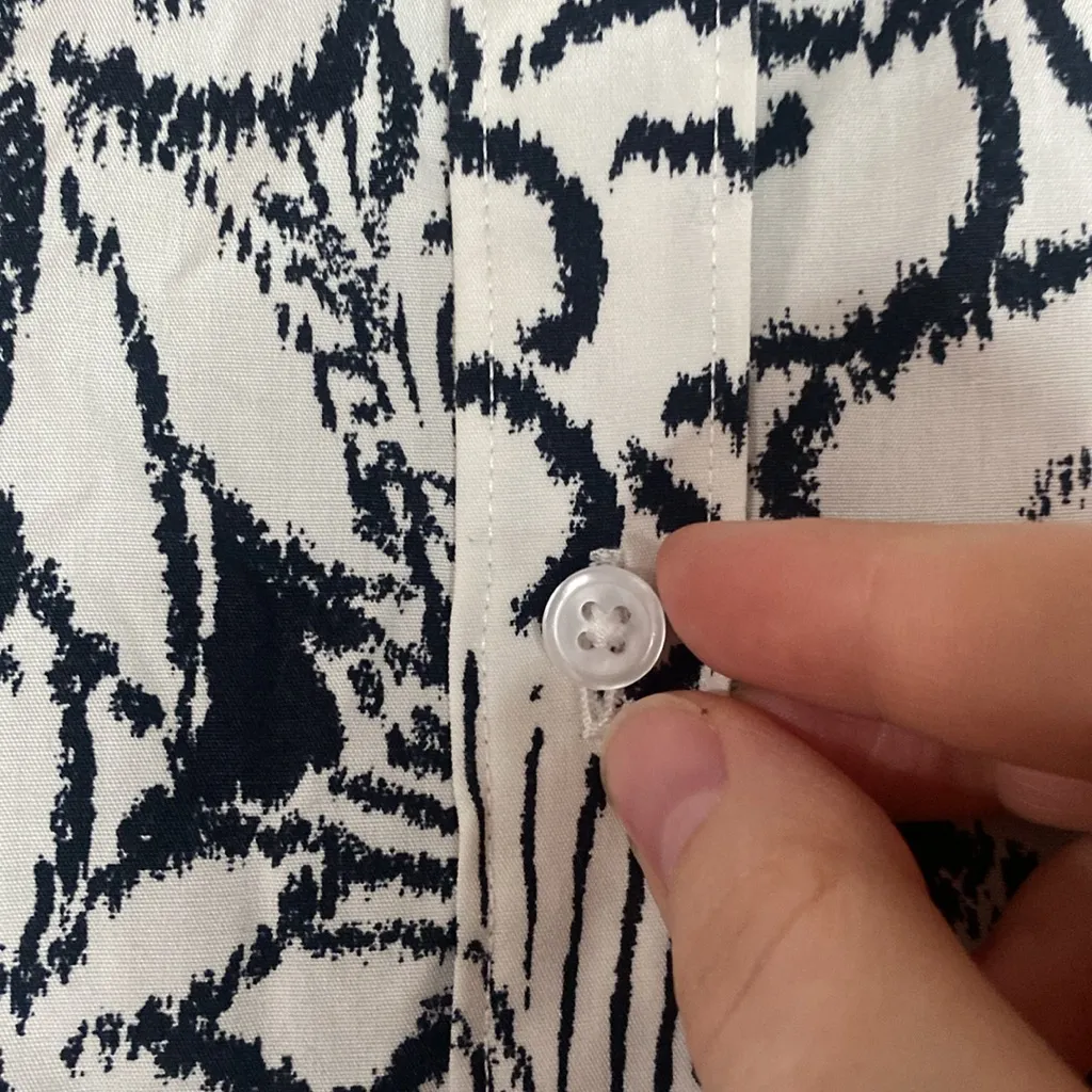 Lands’ End no iron supima cotton floral sketch white black button down shirt 8 - Image 8