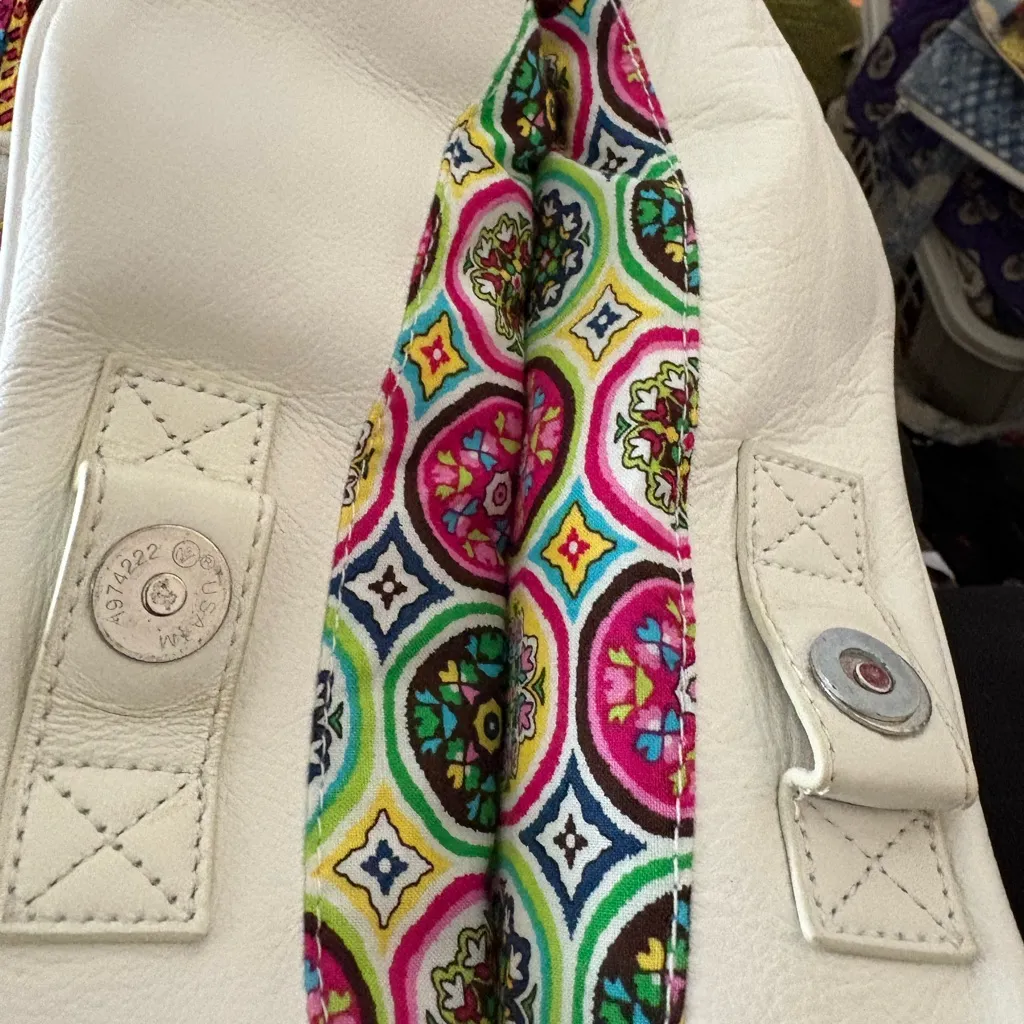 Vera Bradley Women's White and Multicolor purse - Image 5