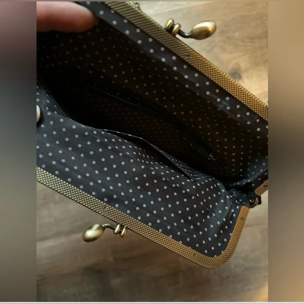 Mushroom embroidered Kisslock Black bag shoulder chain Zipper pocket New Red - Image 4