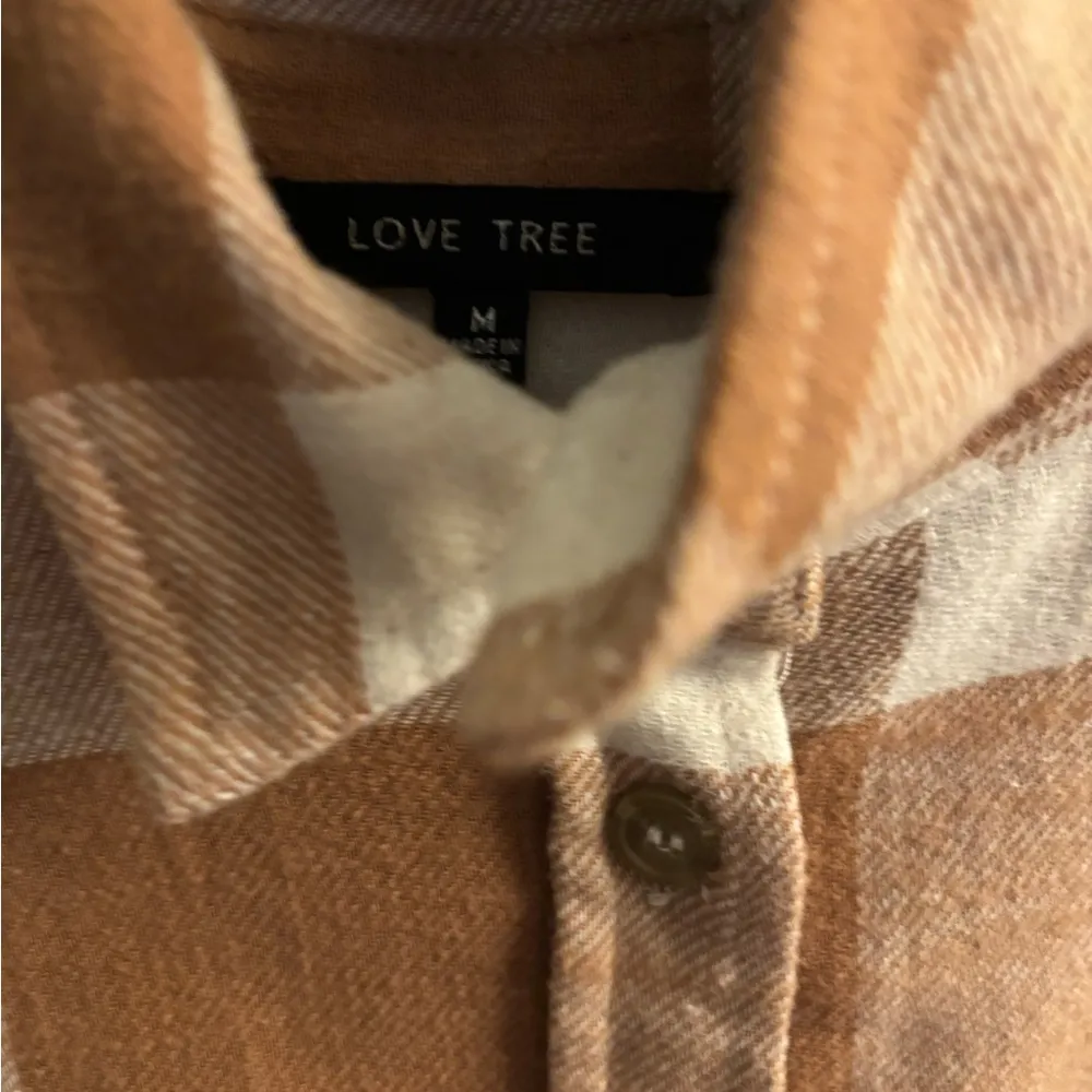 Love tree women’s flannel size medium - Image 2