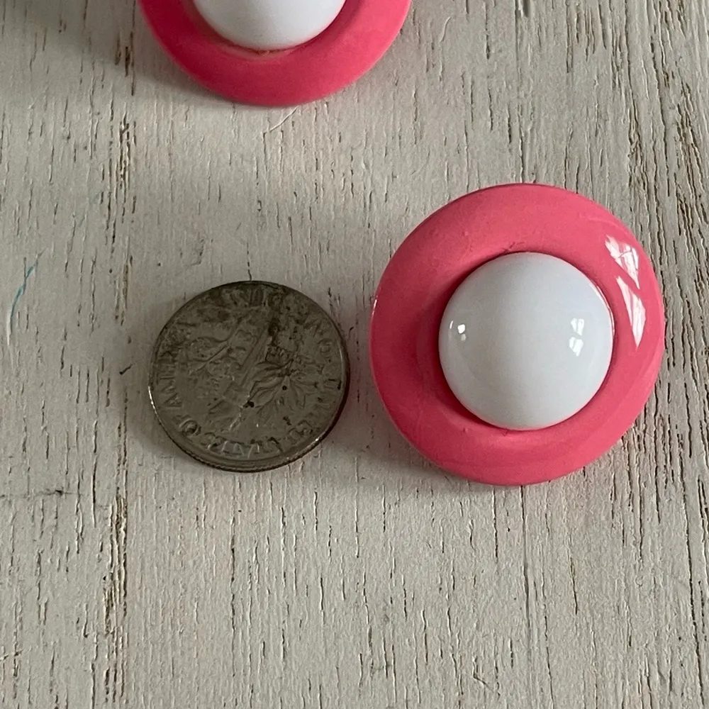 Pink and white vintage button earrings - Image 5