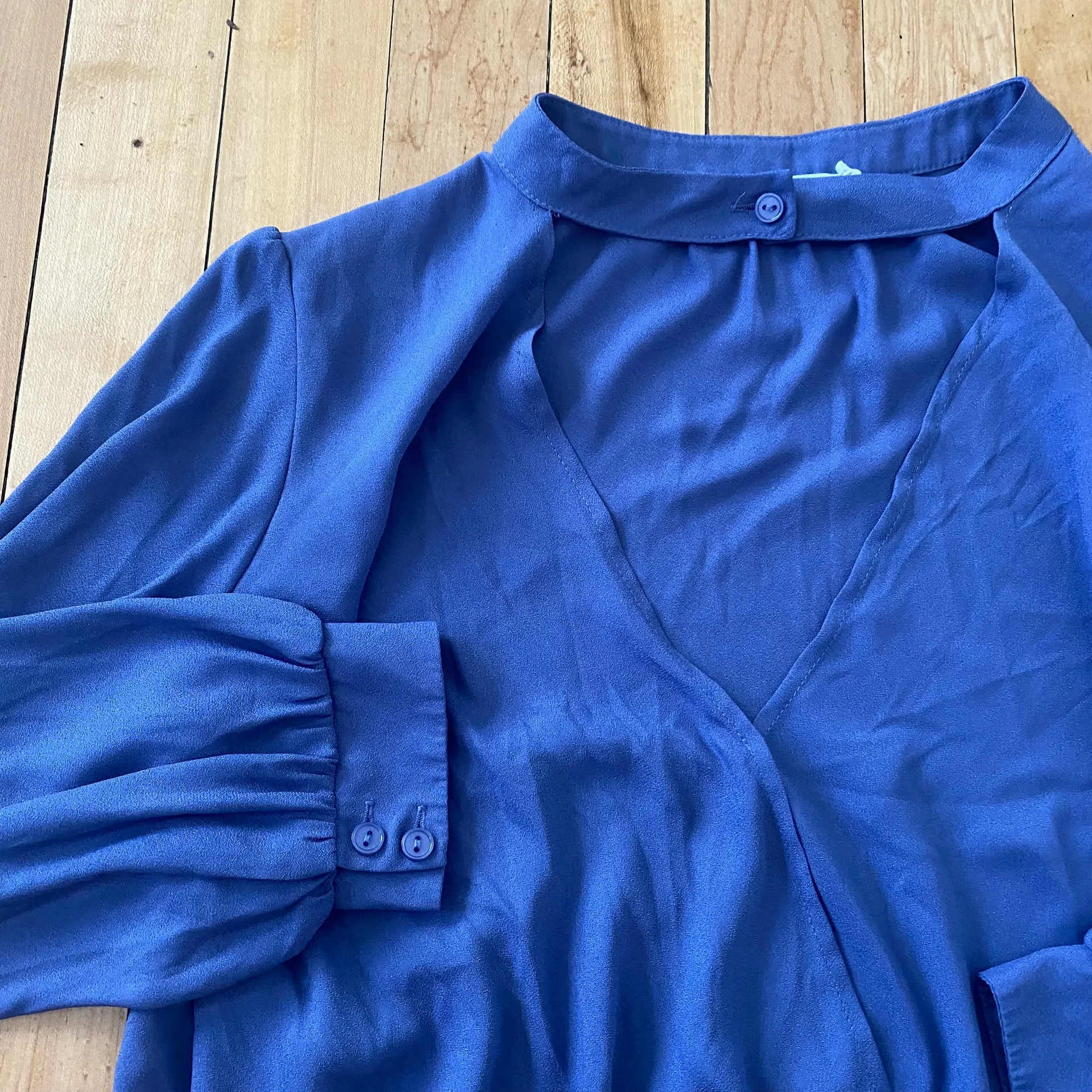 Cut-Out Dusty Blouse  - Image 3