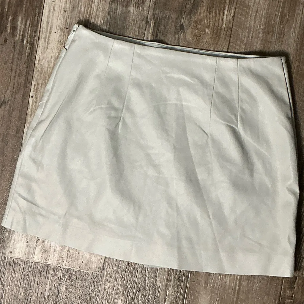 Express Cream Faux Leather Mini Skirt Size 8 - Image 6