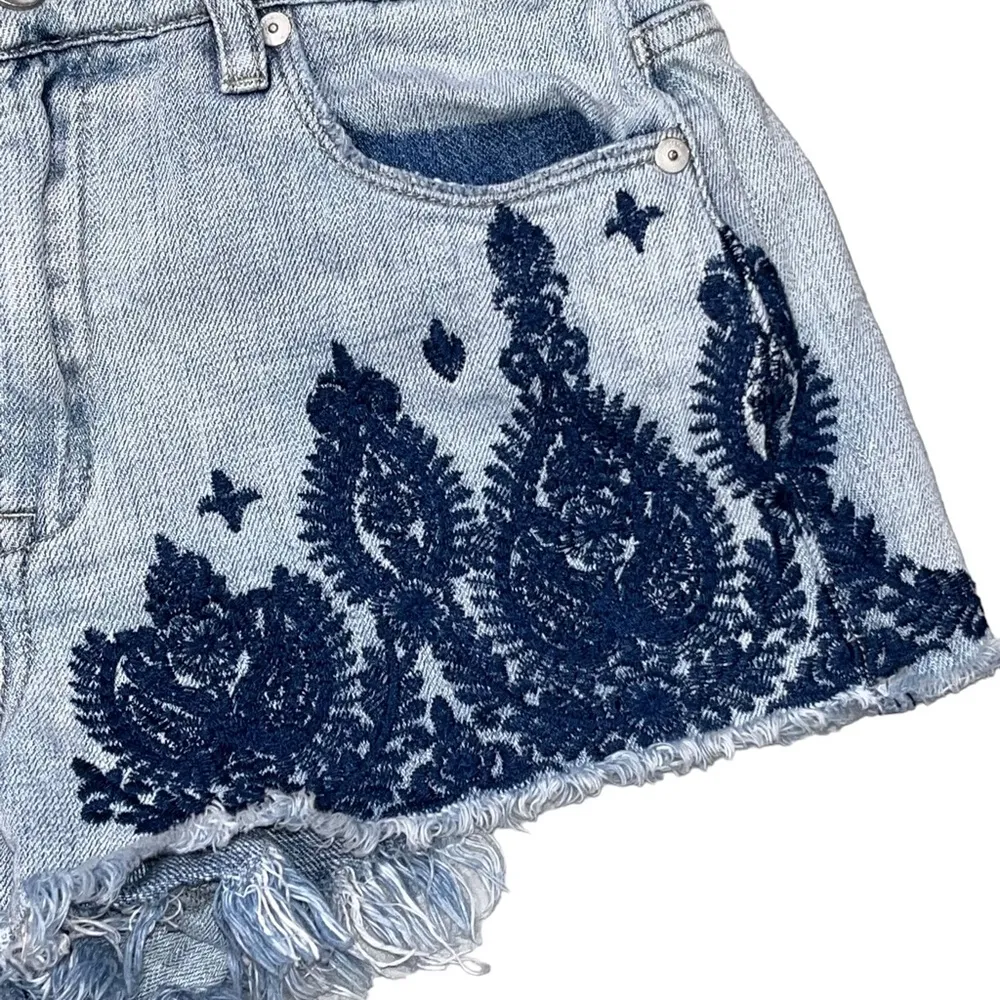 Blank NYC Women’s Embroidered Wedge Shorts - Image 5