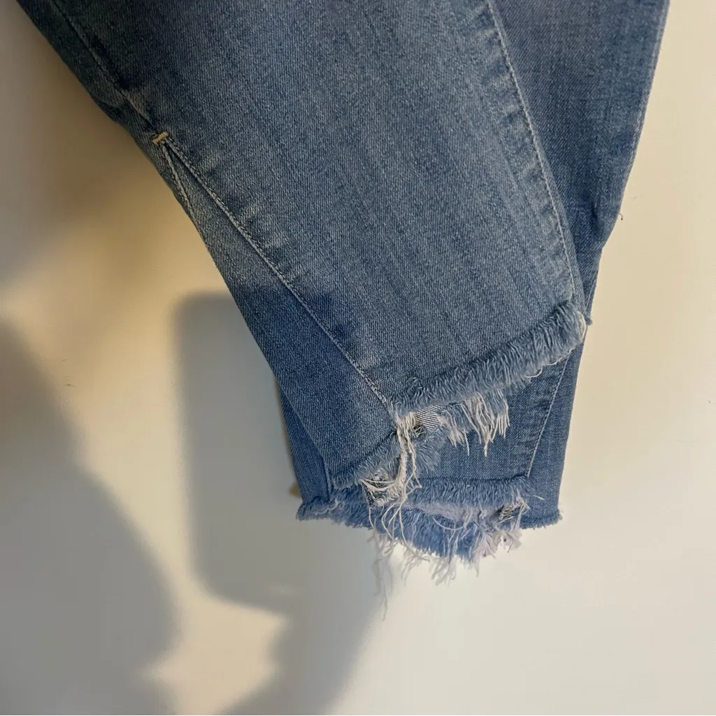 7 for All Mankind Shark Bite Raw Hem Straight Leg Cropped Jeans Size 29 - Image 4