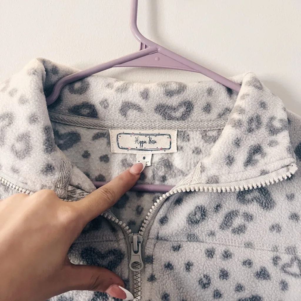 Leopard Print Quarter-Zip cropped pullover - Image 3