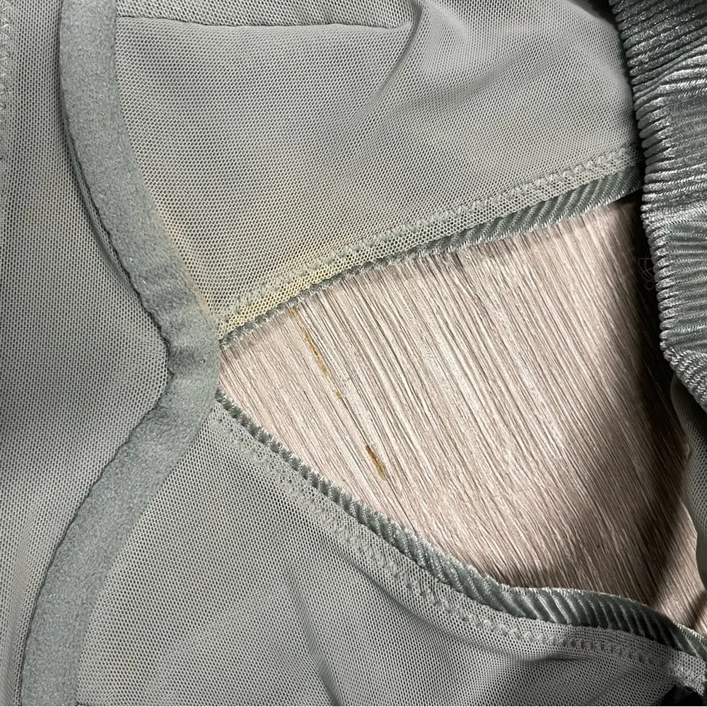 Urban Outfitters Out From Under cut it out ribbed green velvet bra size medium - Image 5