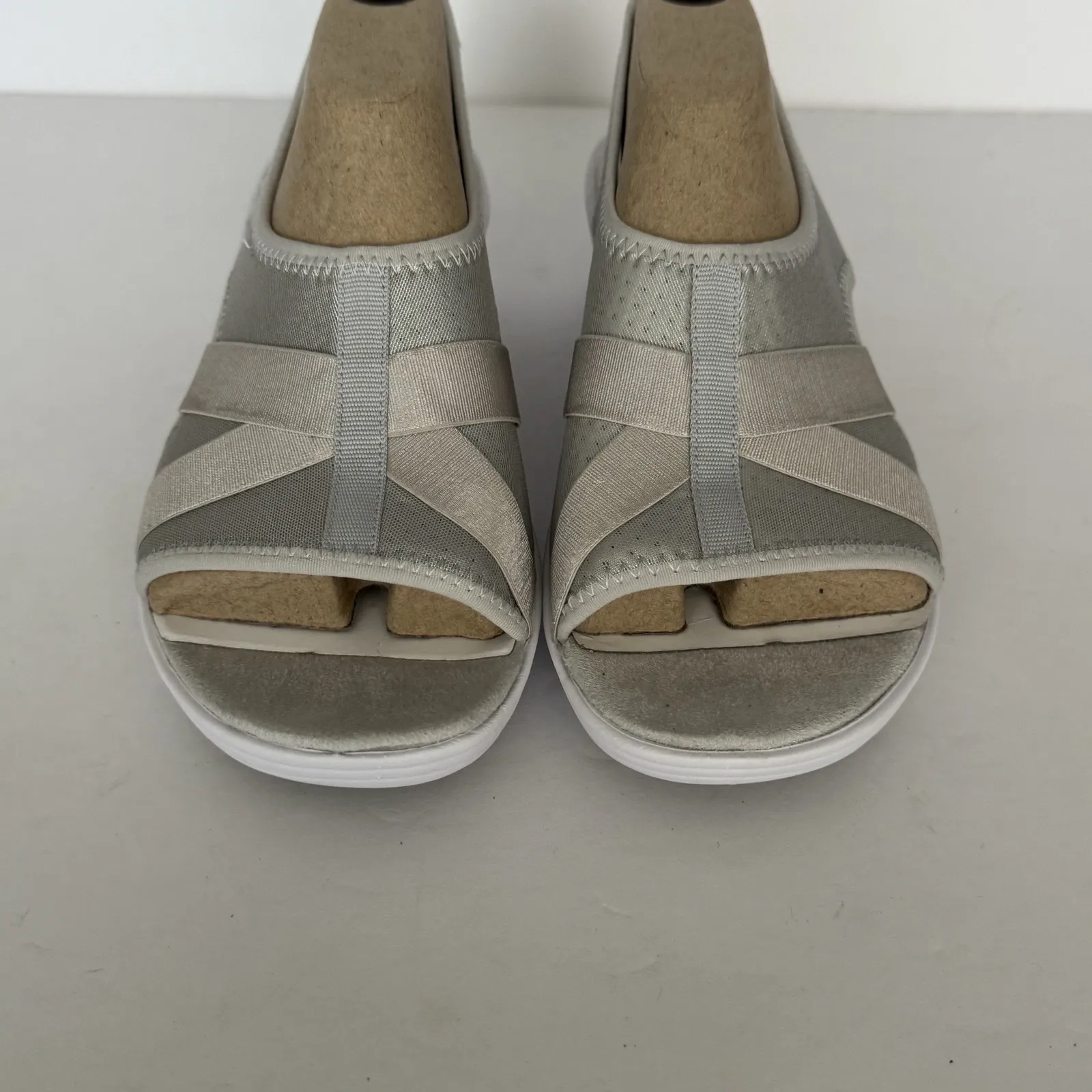 Easy Spirit Sandal Maize Slingback Women 8.5 W Gray Stretch Casual Wedge Neutral - Image 4