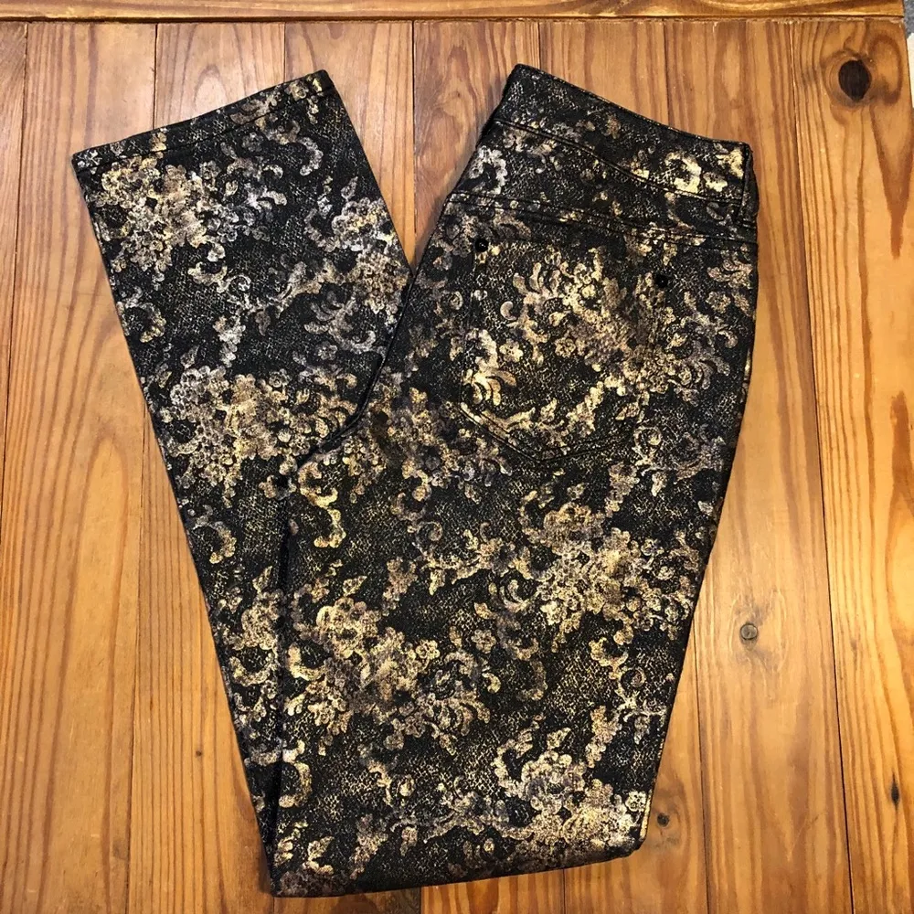 NWOT Chicos 0 Platinum Denim Black Gold Print Jeans - Image 9
