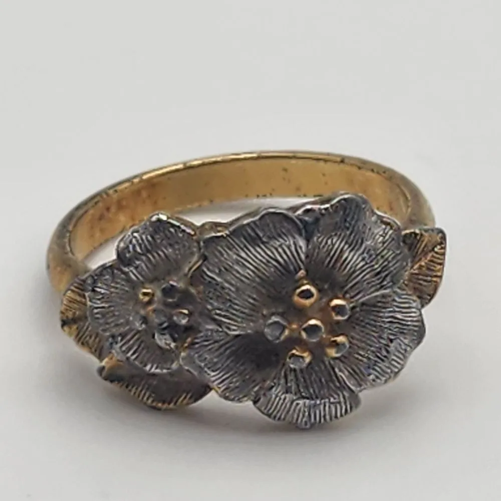 Vintage Avon Dogwood Apple Blossoms Silver Tone & Gold Tone Ring (5) - Image 6