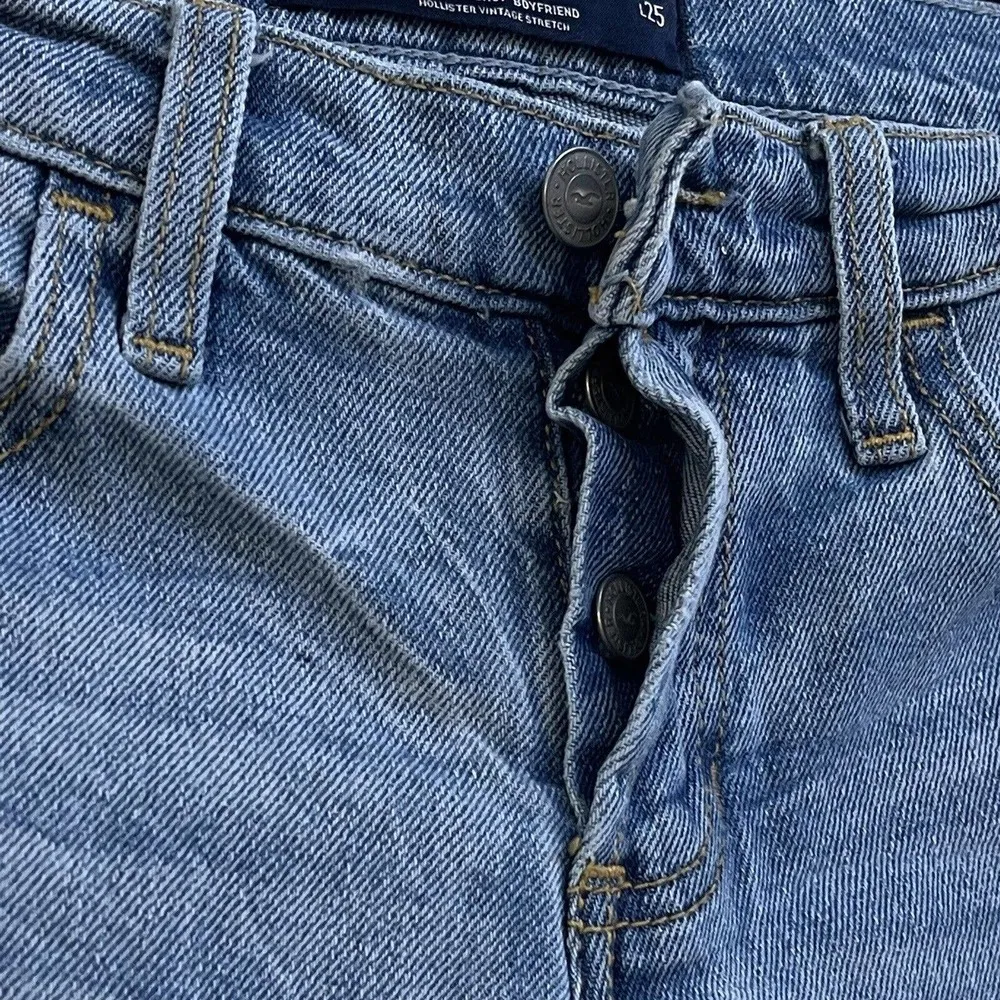 Hollister SZ 3R Low Rise Crop Boyfriend Jeans Distressed Button-Fly Medium Wash - Image 8