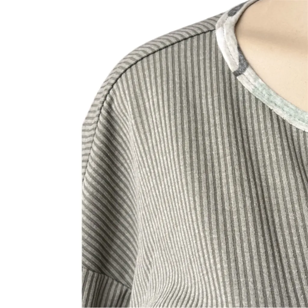 Hem & Thread Grommet Detailed Rib Top - Image 10